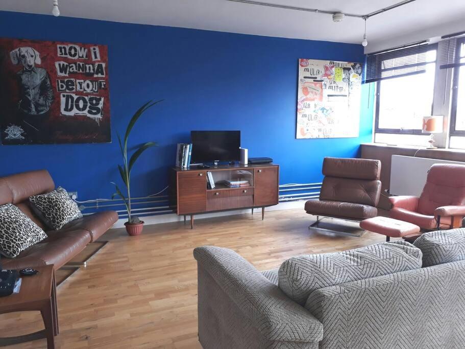 Trendy, Urban Open Plan Apartment Bristol Exterior foto