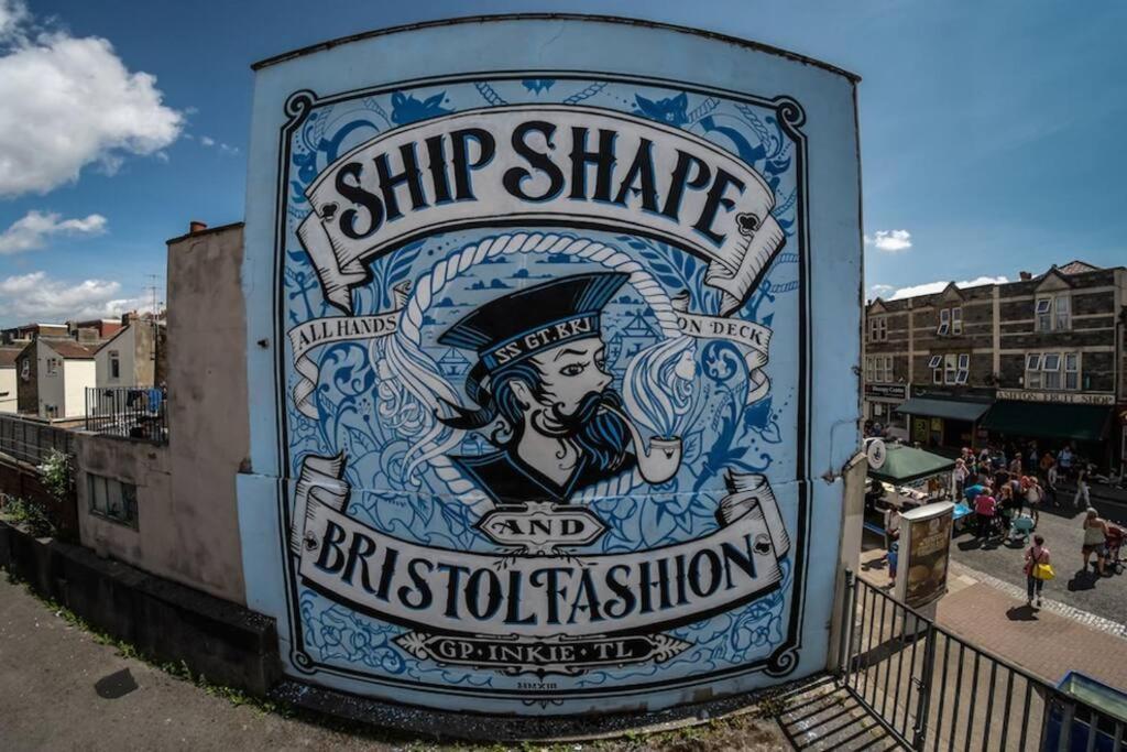 Trendy, Urban Open Plan Apartment Bristol Exterior foto
